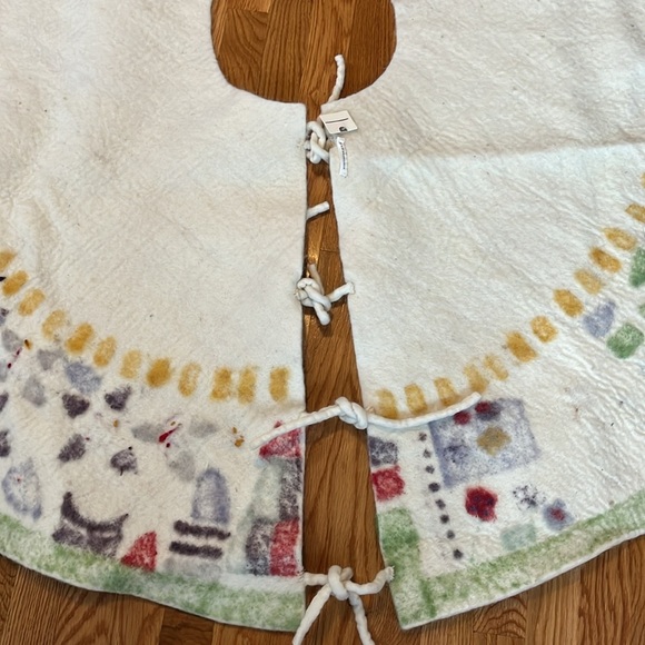 Anthropologie-Folk Tree Skirt NWT - Picture 6 of 16